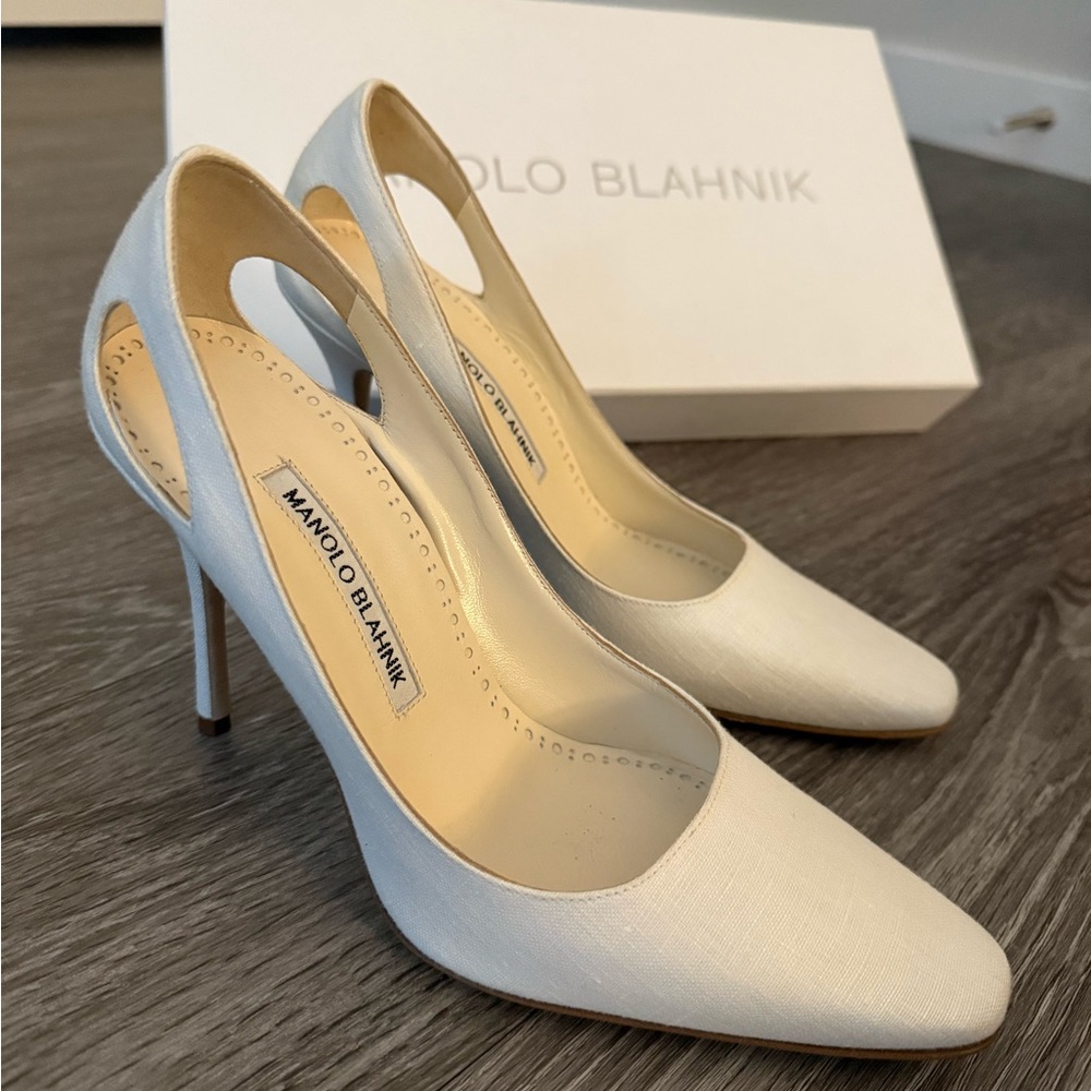 Manolo Blahnik White Pointed Slingback Stiletto Heels